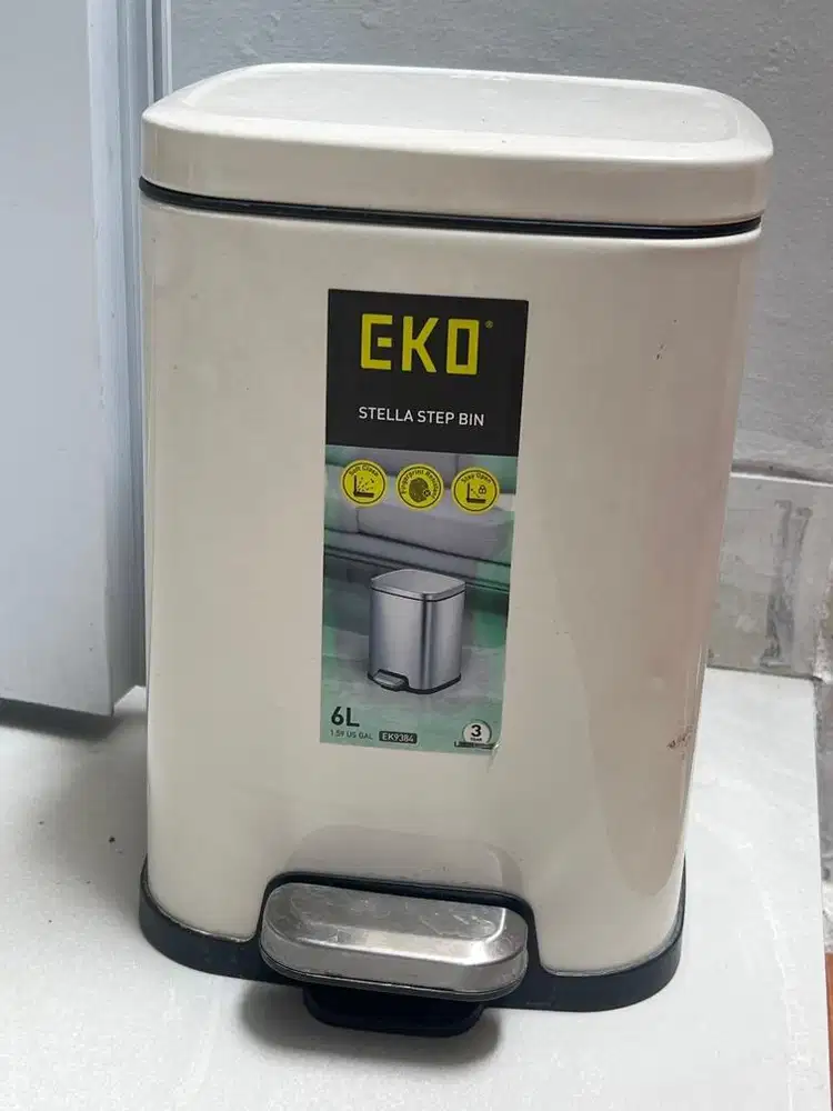 Tempat sampah merk Eko
