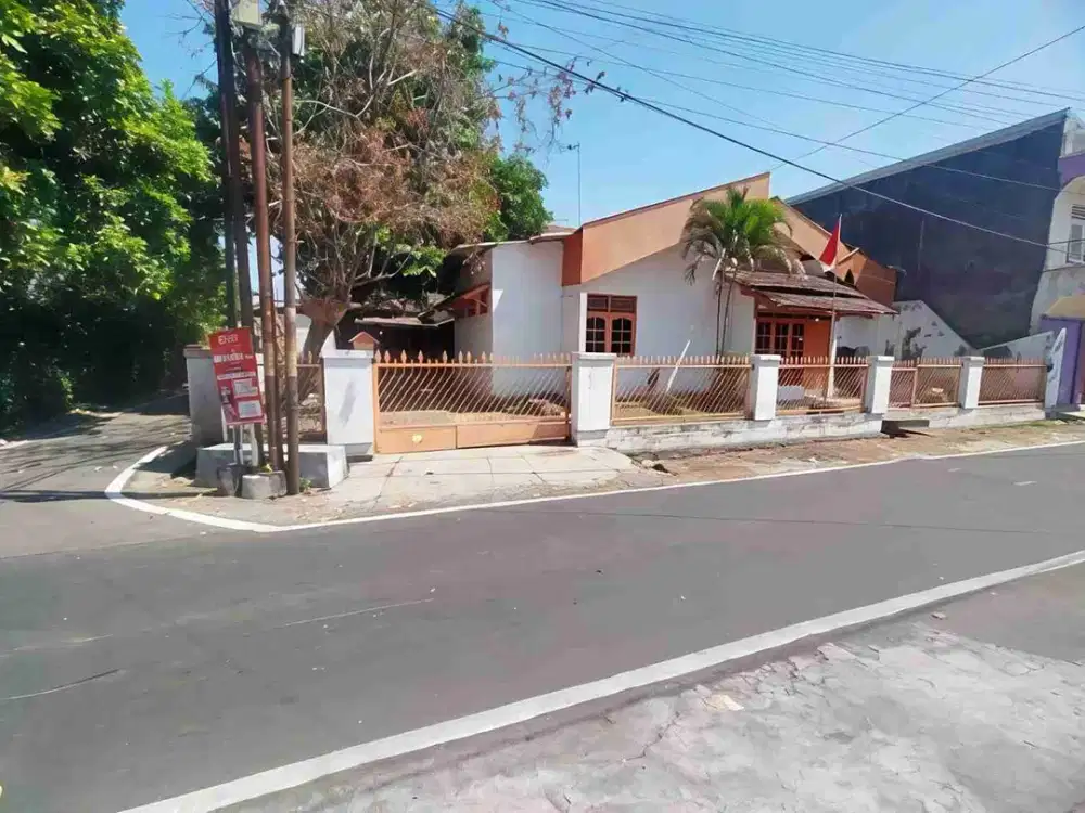 Rumah Vintage Strategis Hitung Tanah Murah Makamhaji Kartasura