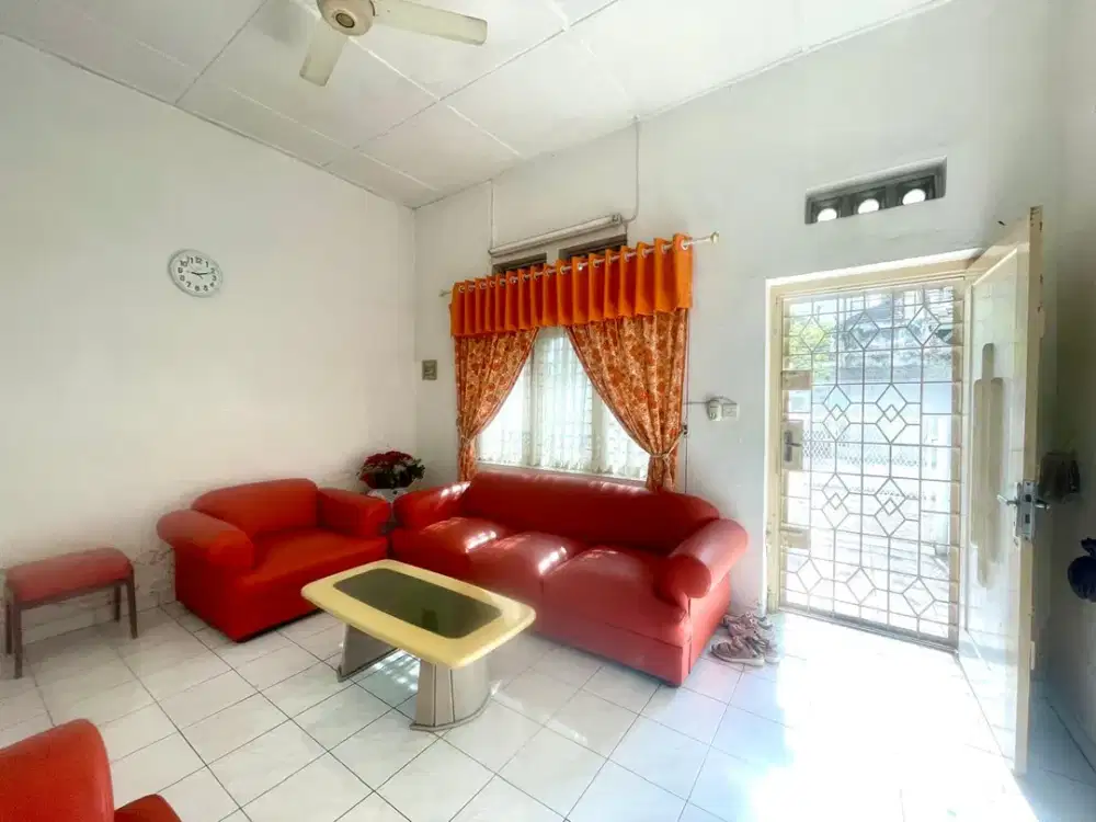 RUMAH DEKAT SEKOLAH SUTOMO JL. MALUKU