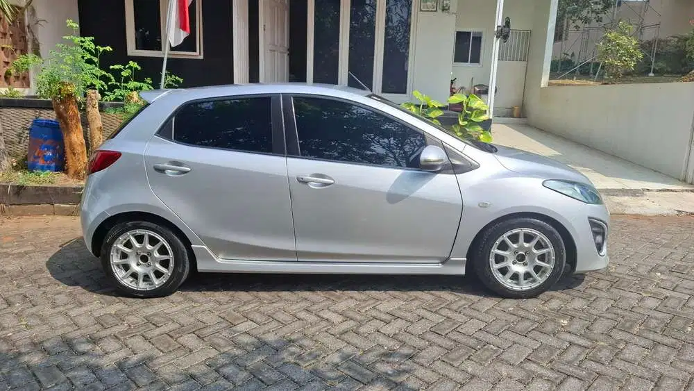 Mazda 2 R 2010 Bensin AT