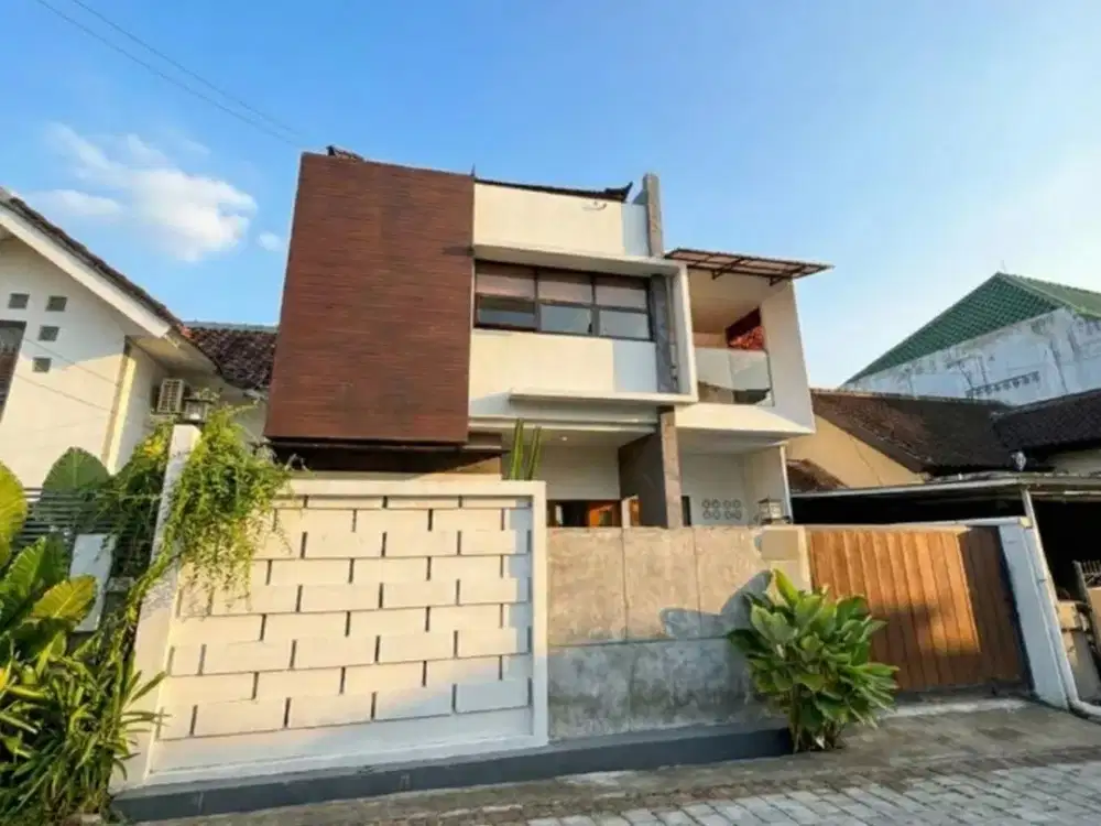 Freehold (DIJUAL) Rumah Modern semi Villa Kerobokan Badung