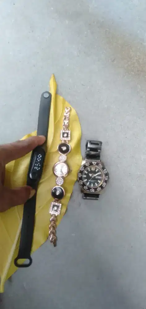 Di jual barang kesenangan murah meriah aja yg cepat dia dapat buruan