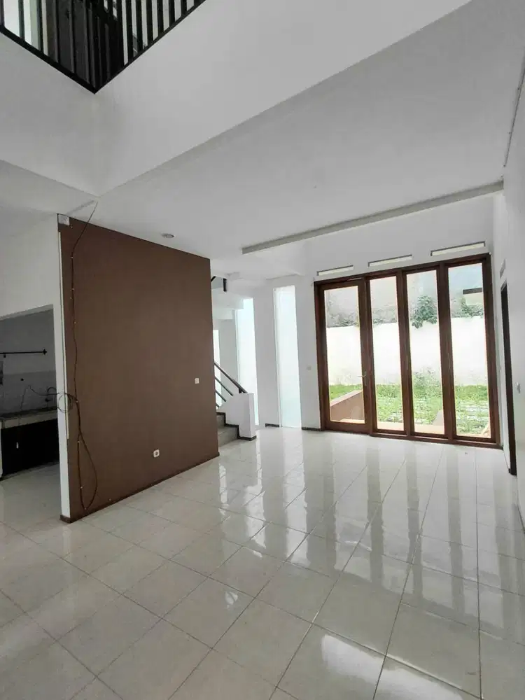 Dijual Rumah Nyaman Terawat Setiabudi Regency Bandung