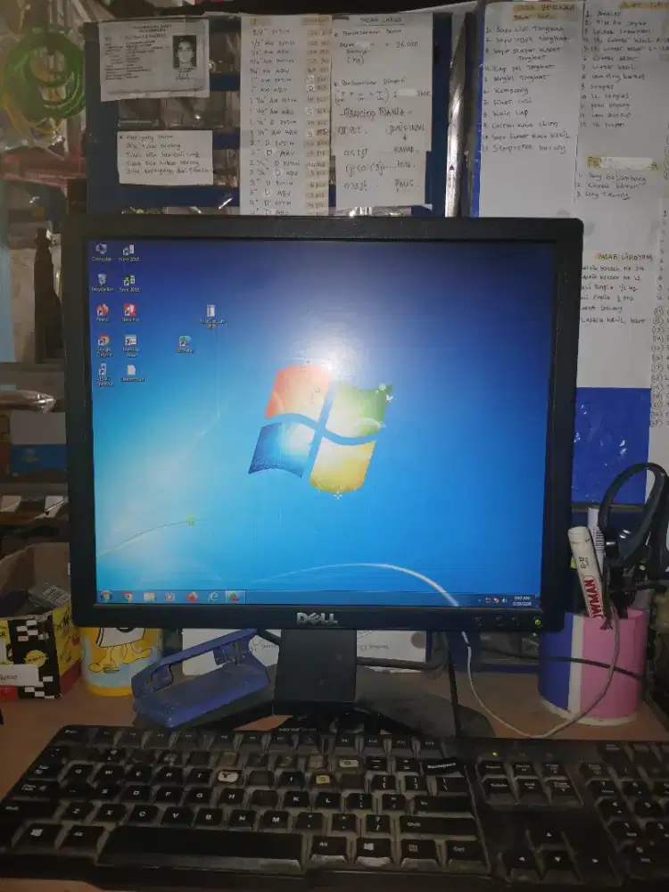 Monitor LCD Komputer Dell 17