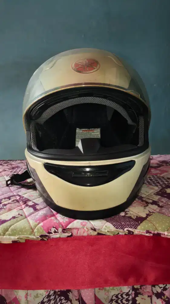 Helm Yamaha Putih