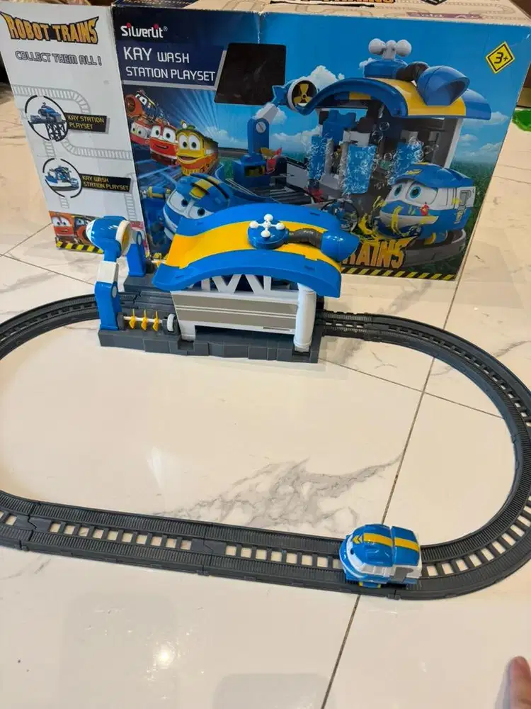 Robot trains Kay wash station playset