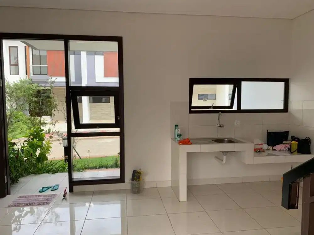 DIJUAL HARGA BAGUS @DE LATINOS BSD RUMAH 2 LANTAI TERAWAT HARGA 1,5 M NEGO