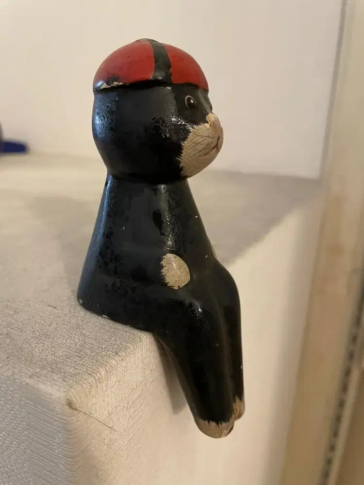 Pajangan kayu kucing duduk