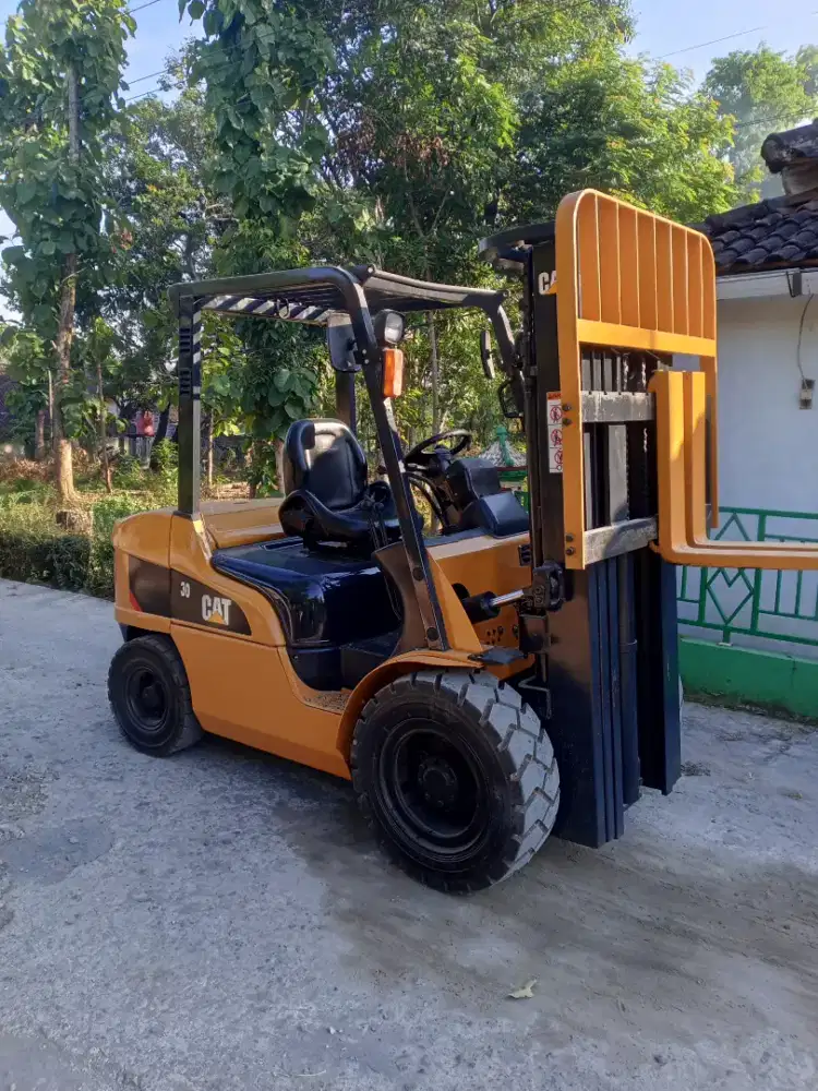 Forklift 3 Ton Caterpillar 2020 mast 4,5 meter three lift