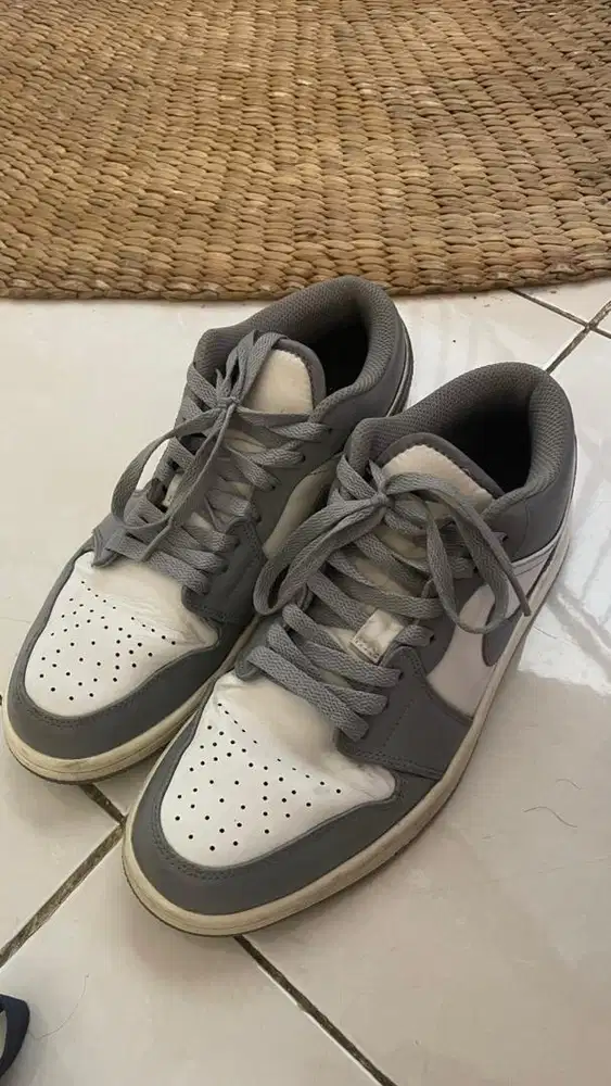 SEPATU AIR JORDAN LOW ABU