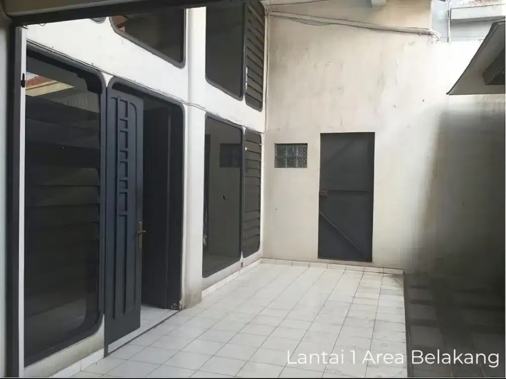 Disewakan Ruang Usaha 3 Lantai Siap Pakai Cocok untuk Klinik, Toko Handphone , Online Shop Lokasi di Moch Ramdan Bandung