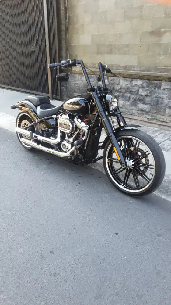 Softail Breakout M8 Mint Condition