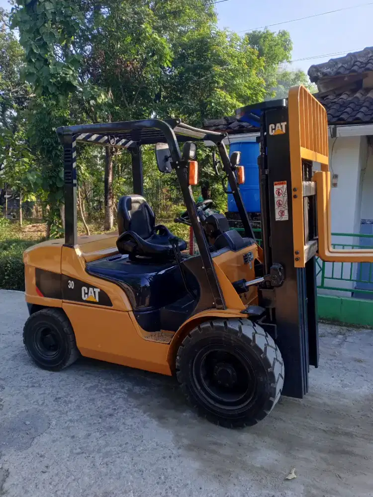 Forklift 3 Ton Caterpillar Diesel 2020 siap kerja