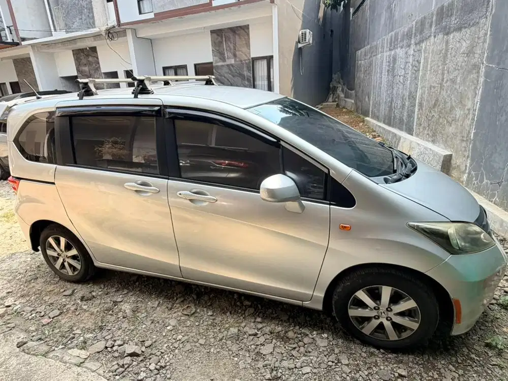 Honda freed PSD 2010