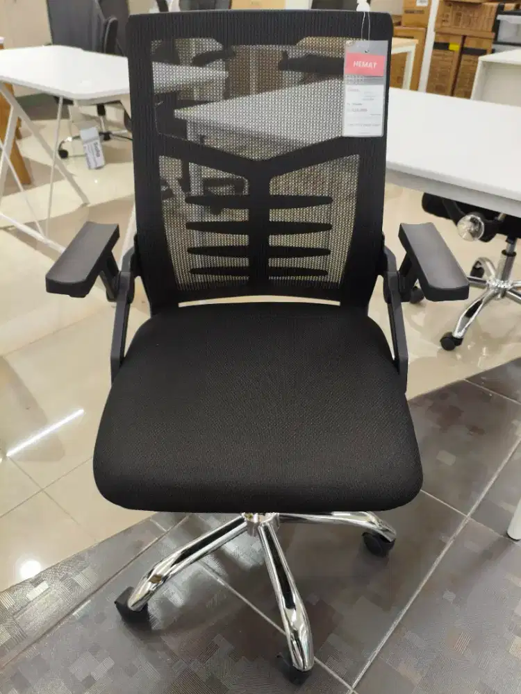 Selma York Kursi Kantor Sandaran Rendah – Hitam