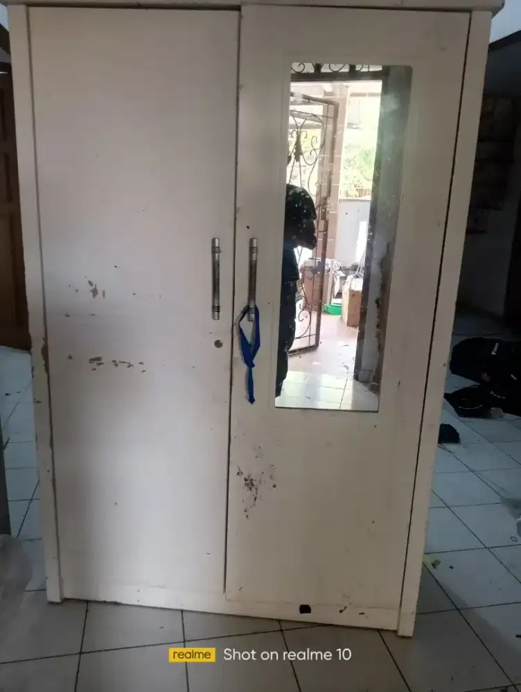 Jual lemari 2 pintu minus kotor