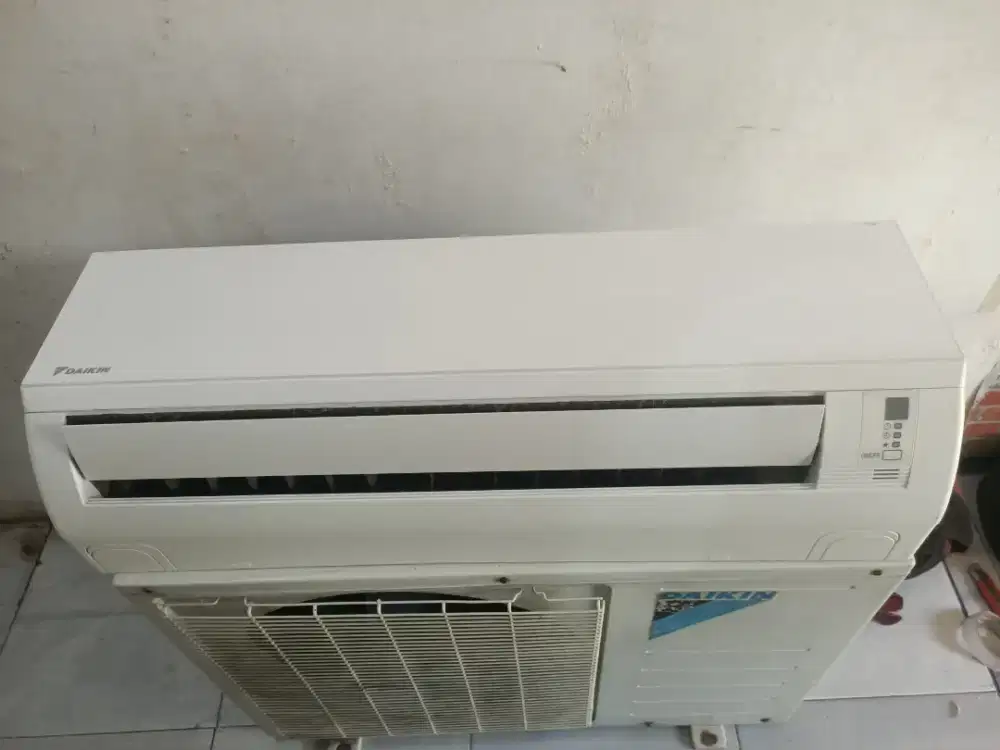 Jual ac Daikin  1 pk lowwat 700 watt kondisi 95% ori semua