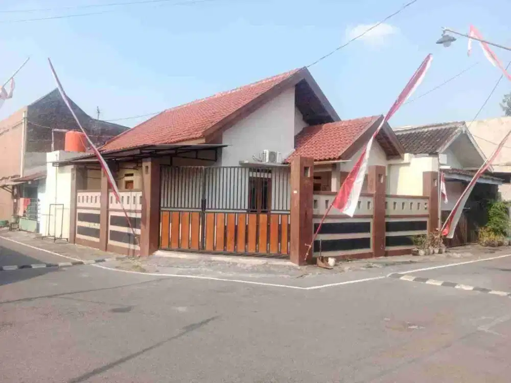 Rumah Murah Bagus Hook Dekat GOR Manahan Dan Gate In/Exit Tol