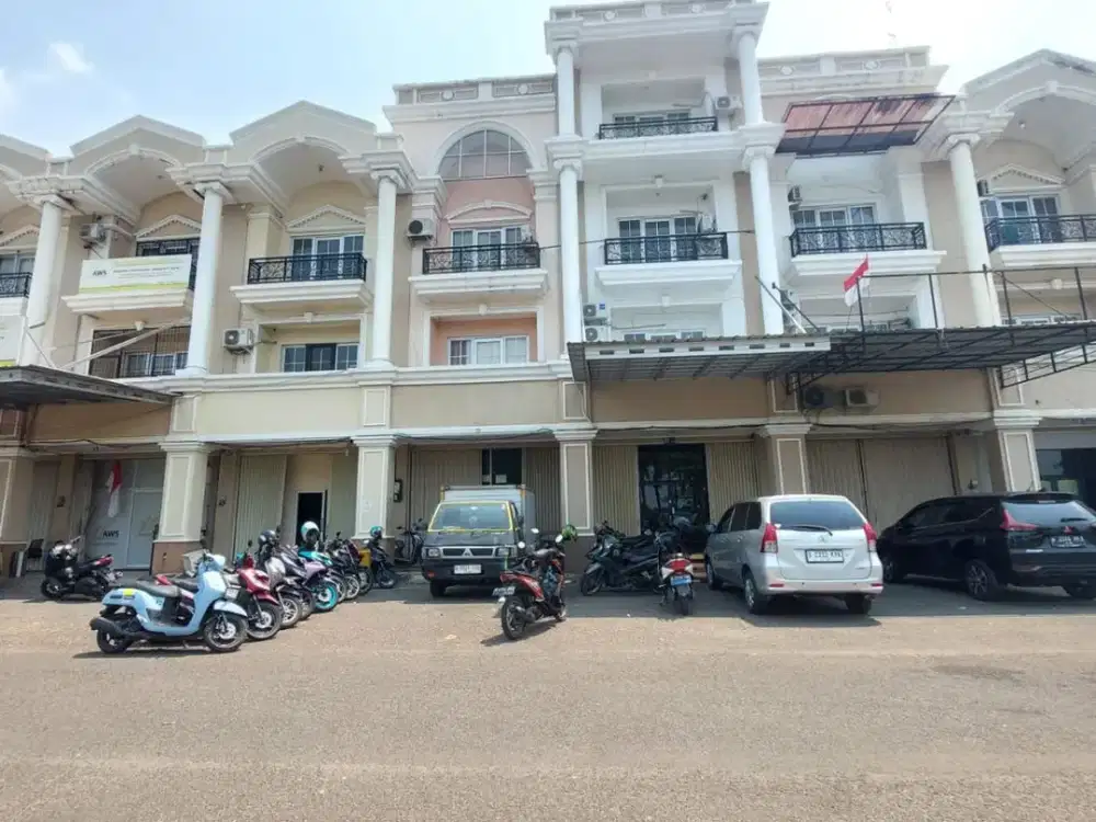 DISEWAKAN RUKO STRATEGIS 3 LANTAI Sentra Niaga Kota Harapan Indah Bekasi