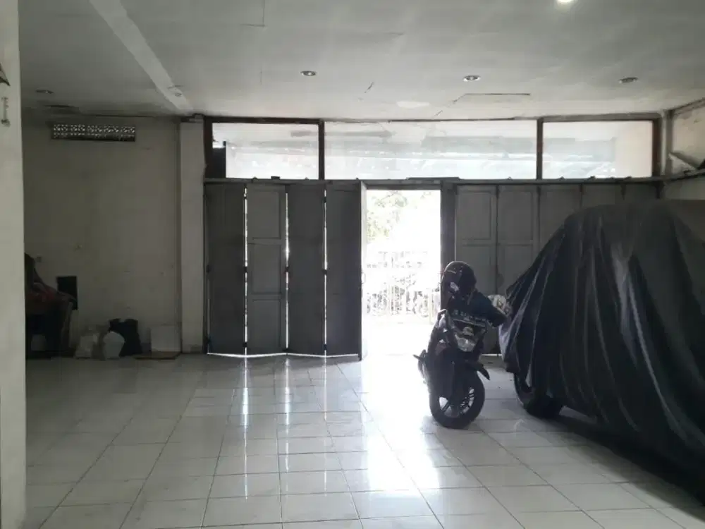 Ruang usaha + rumah tinggal mainroad Soekarno Hatta
