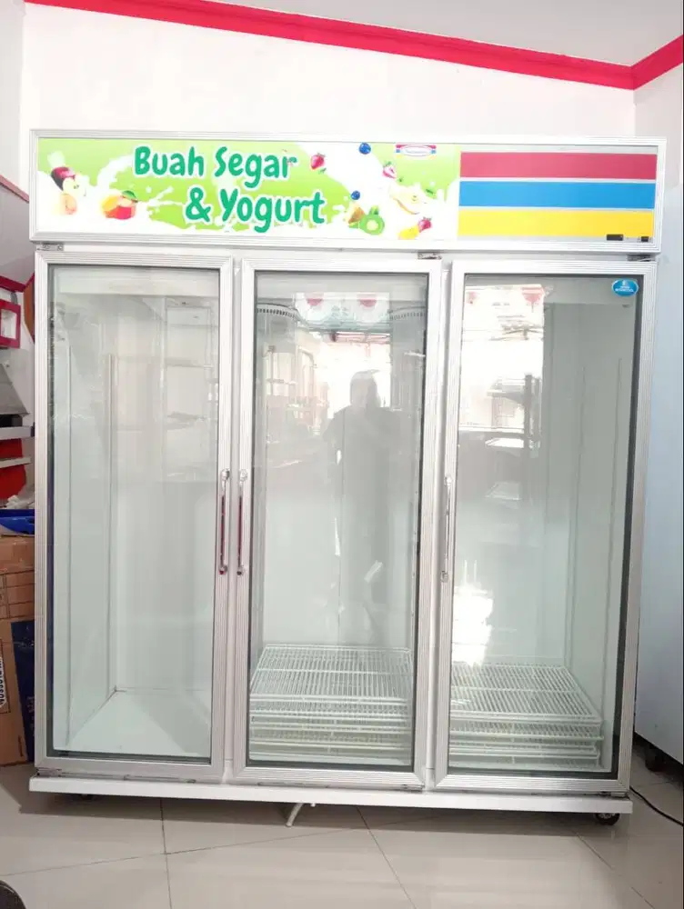 Showcase 3 pintu bekas merk sanden intercool ORI like new bersih