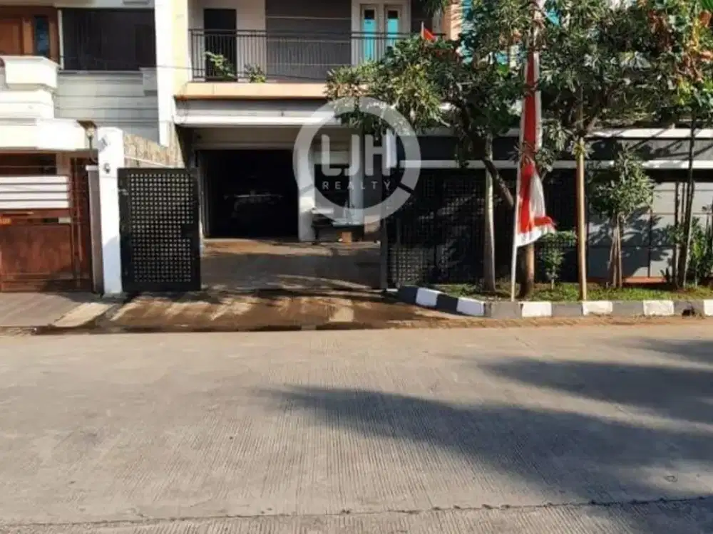 Rumah 3 LT di Green Garden Kedoya Utara Jakarta Barat Jalan Lebar