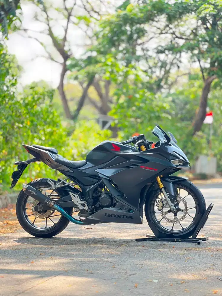HONDA NEW CBR150R HITAM 2021 KM RENDAH LIKE NEW