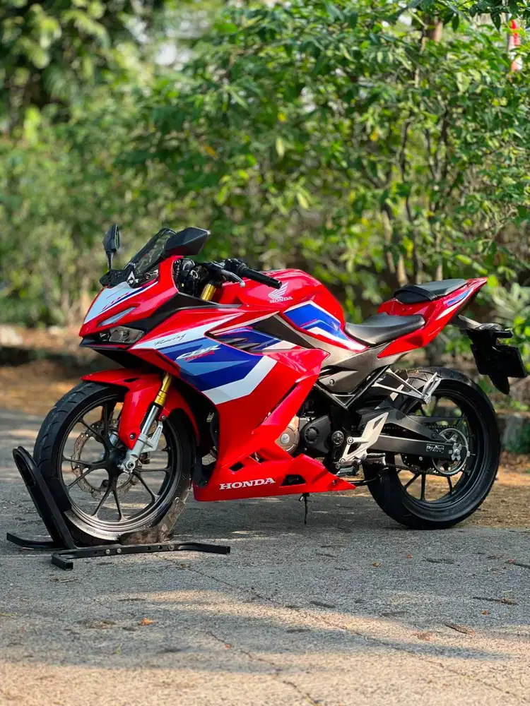 HONDA NEW CBR 150R TRICOLOR 2022 MERAH KM LOW PAJAK PANJANG SUPERB