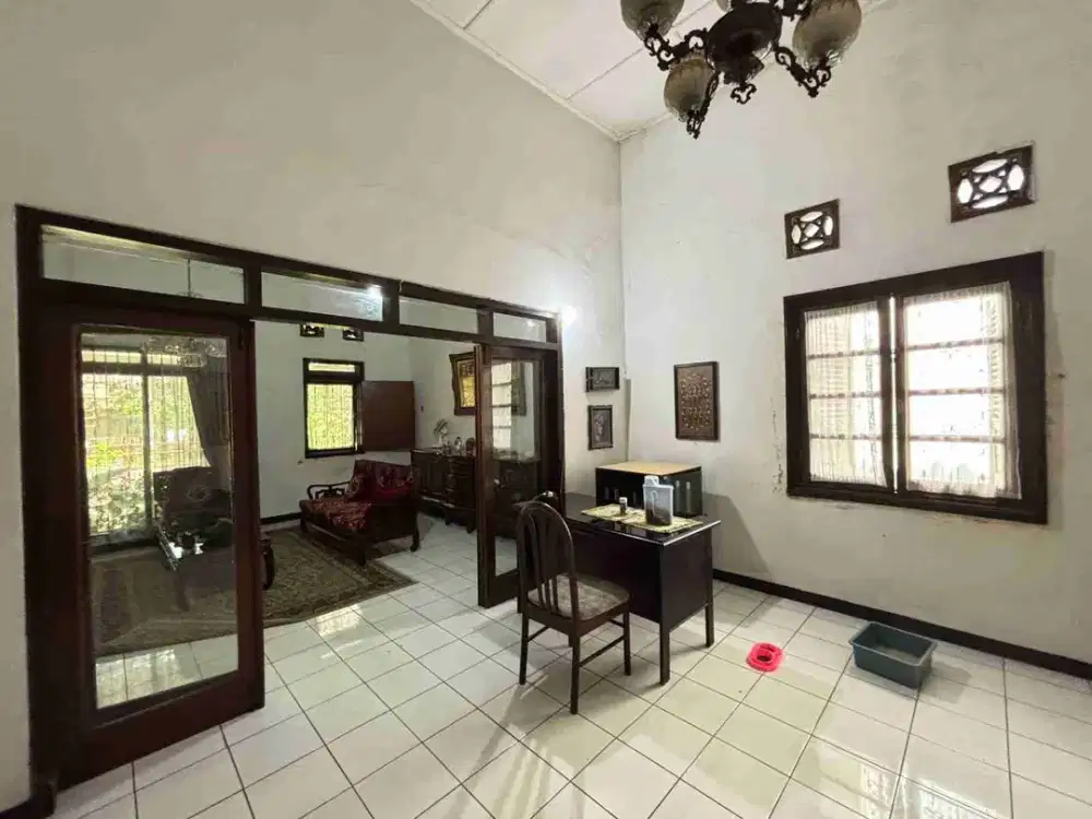dijual rumah luas mainroad di jalan gatot subroto bandung cocok buat resto cafe kantor atau rumah tinggal