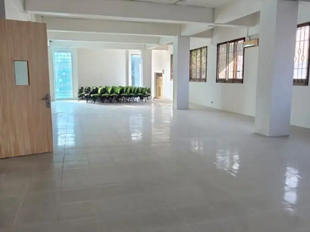 DISEWAKAN Gedung Komersial 5 Lantai dengan Lokasi yang Strategis dan Pilihan Sewa yang Fleksible di Jakarta Barat