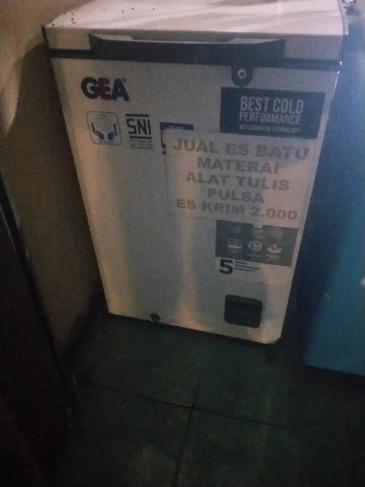 Freezer box dan freezer es batu
