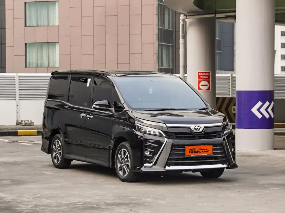 Toyota Voxy 2.0 AT 2019