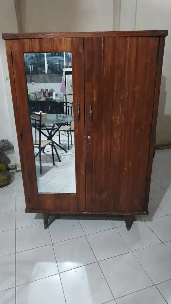 Lemari kayu jati bekas