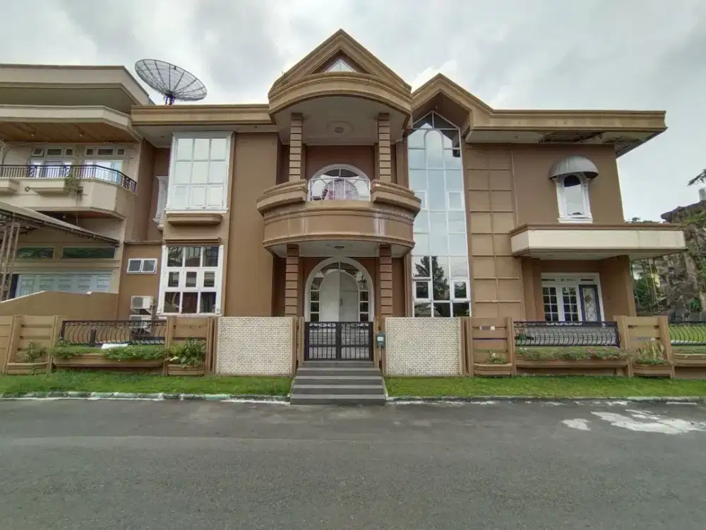 Villa di Komplek Taman Malibu Indah