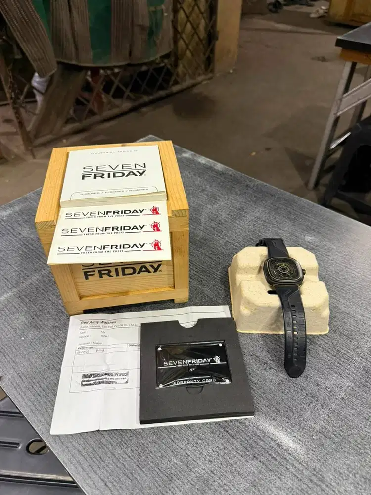 SEVEN FRIDAY WATCH SF P2/02 ORIGINAL WITH BOX AND NOTA