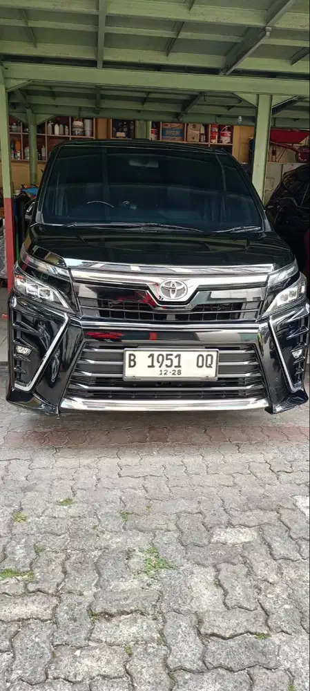 DIJUAL TOYOTA VOXY 2018