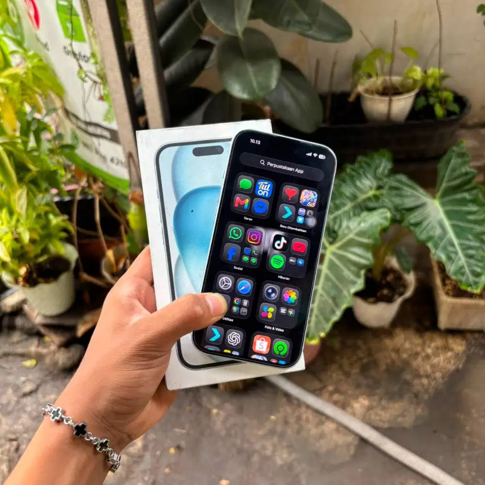 IPHONE 15 BASIC WARNA BLUE 128 GB EX GARANSI IBOX