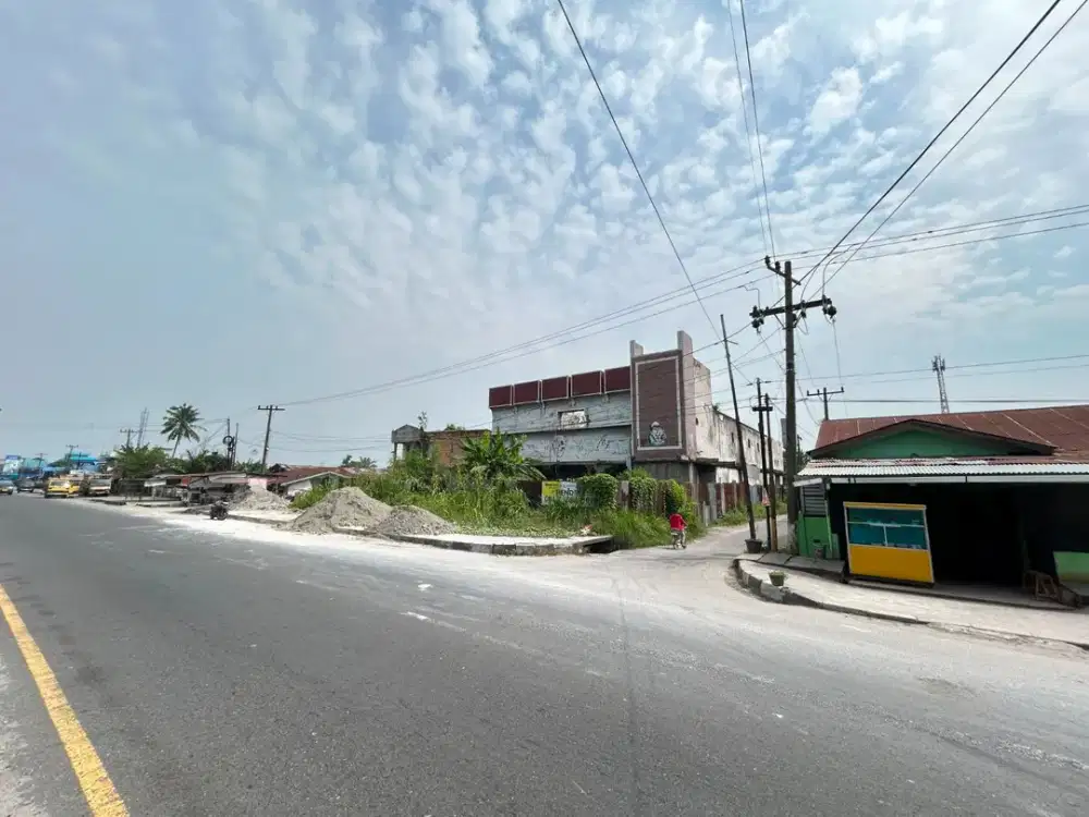 *Tanah Hook di Jalan Besar Kapten Sumarsono*