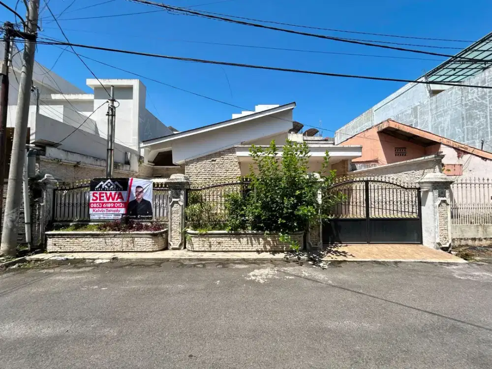 Villa di Jalan Juanda 2 ( Komplek Villa Polonia )
