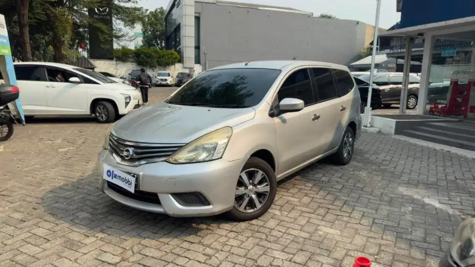 LOW DP Nissan Grand livina 1.5 SV Bensin-AT 2017 1EI