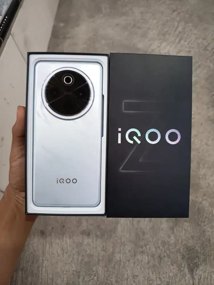 IQOO Z10 5G 12/256 (Silver), BH100%, Garansi Aktif Januari 2027