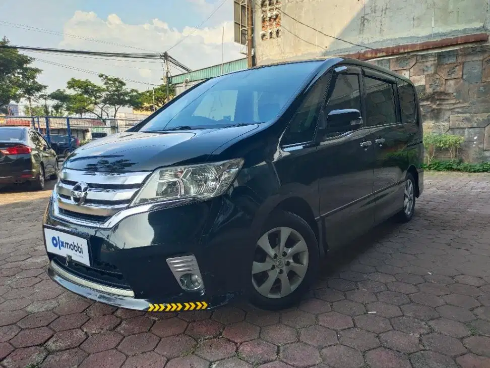 DP MURAH Nissan Serena 2.0 Highway Star Bensin-AT 2013 Hitam C8IHD