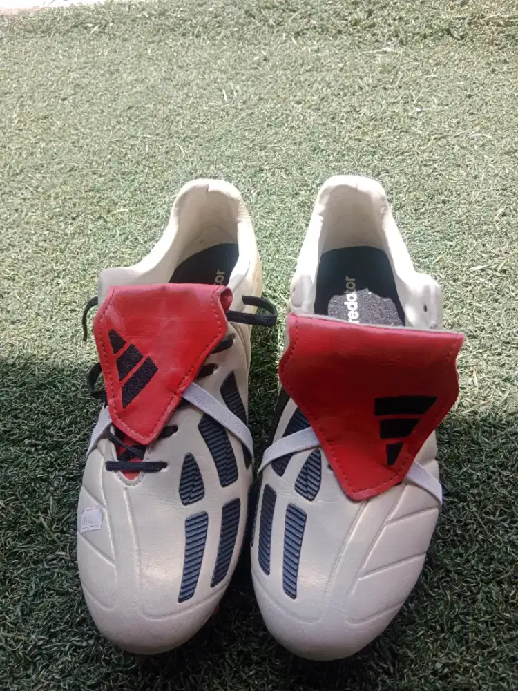 Sepatu bola adidas predator champage