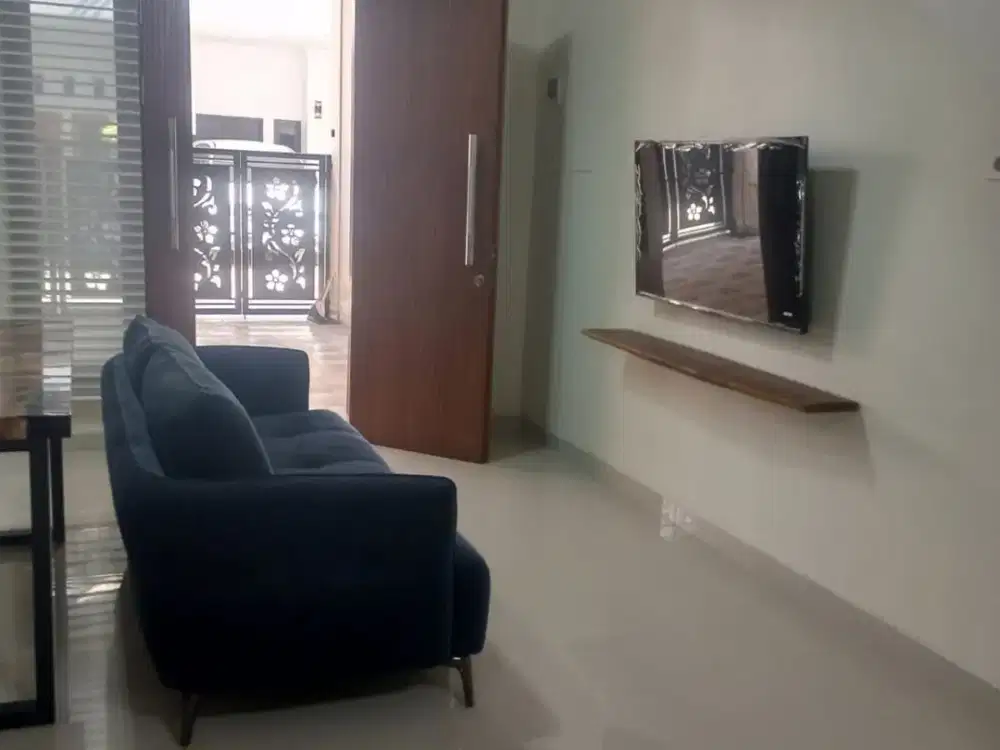 DISEWAKAN Rumah Cantik 2 Lantai Semi Furnish di Bintara, Bekasi