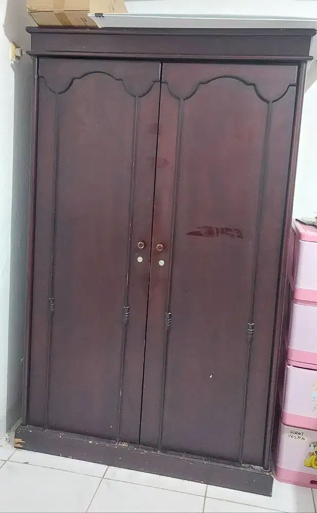 Lemari pakaian baju