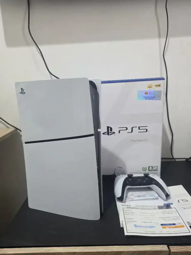 Ps5 slim disc 1tb garansi resmi 2027 likenew