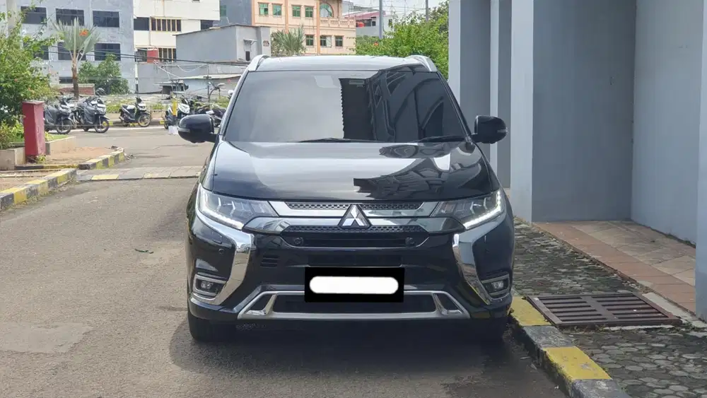 Km 47rb mitsubishi outlander phev hybrid 4x4 awd 2019 hitam