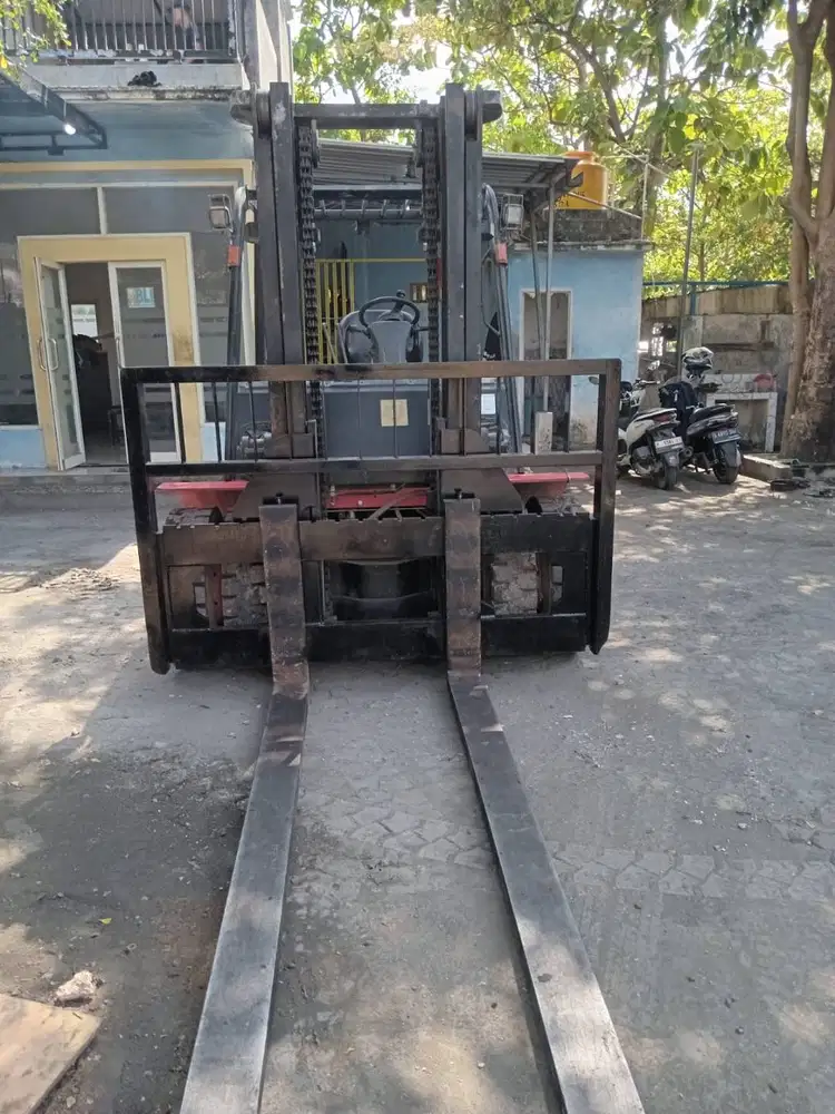DIJUAL FORKLIFT 7 TON DIESEL