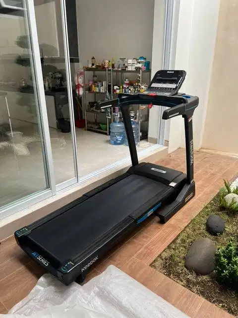 JUAL RONGSOKAN TREADMILL REBOOK JET 300