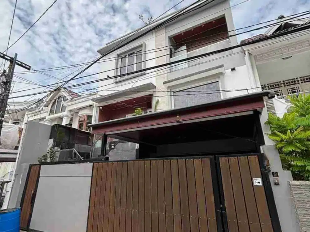 RUMAH SIAP HUNI 3 LANTAI DESAIN MINIMALIS KELAPA GADING, JAKARTA UTARA